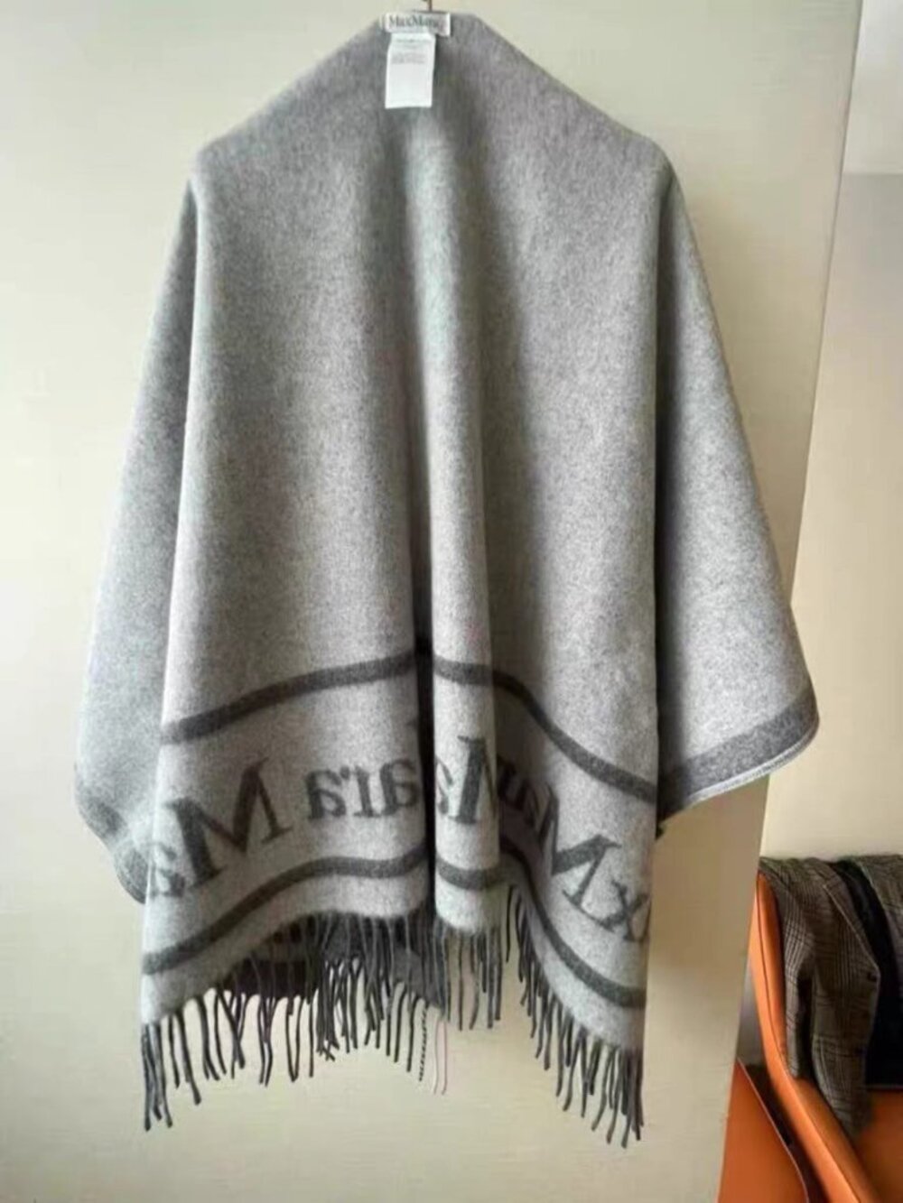 Max Mara Hilde Wool Jacquard Logo Poncho Cape Fringe Shawl Medium Gray ONE SIZE - Picture 4 of 9